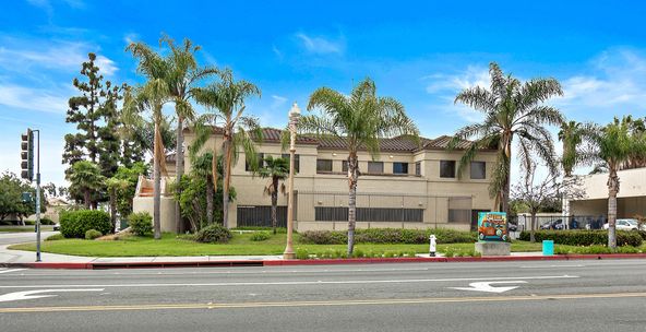601 W 19th St, Costa Mesa, CA 92627